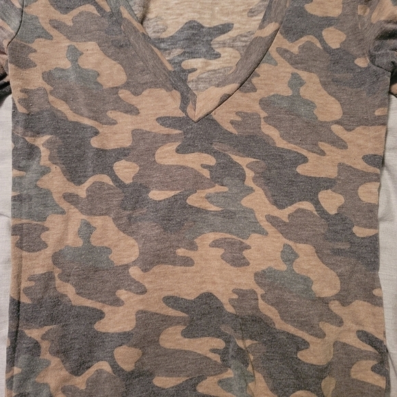 𝅺sexy Ling Sleeve Light Camo Tee - Picture 2 of 3